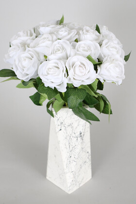 Yapay Çiçek Deposu - 20 Güllü Mermer Desen Beyaz Prizmatik Vazoda Yapay Kadife Gül Tanzimi King