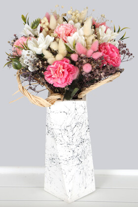 Yapay Çiçek Deposu - Mermer Desenli Prizmatik Vazoda Yapay Çiçek Tanzimi 35 cm Rigidus