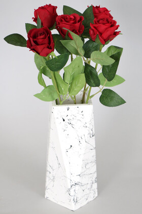 Yapay Çiçek Deposu - Mermer Desenli Prizmatik Beyaz Vazoda 5 Dallı Kadife Gül Demeti Kırmızı 40 Cm
